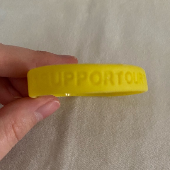 “Support Our Troops” Yellow Rubberband Bracelet - Picture 2 of 6